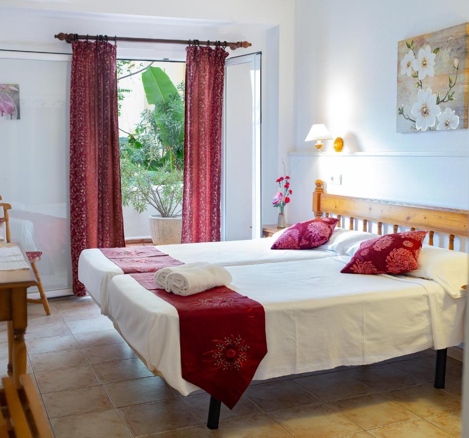 Hostal Yebisah Santa Eulária des Riu Exterior foto