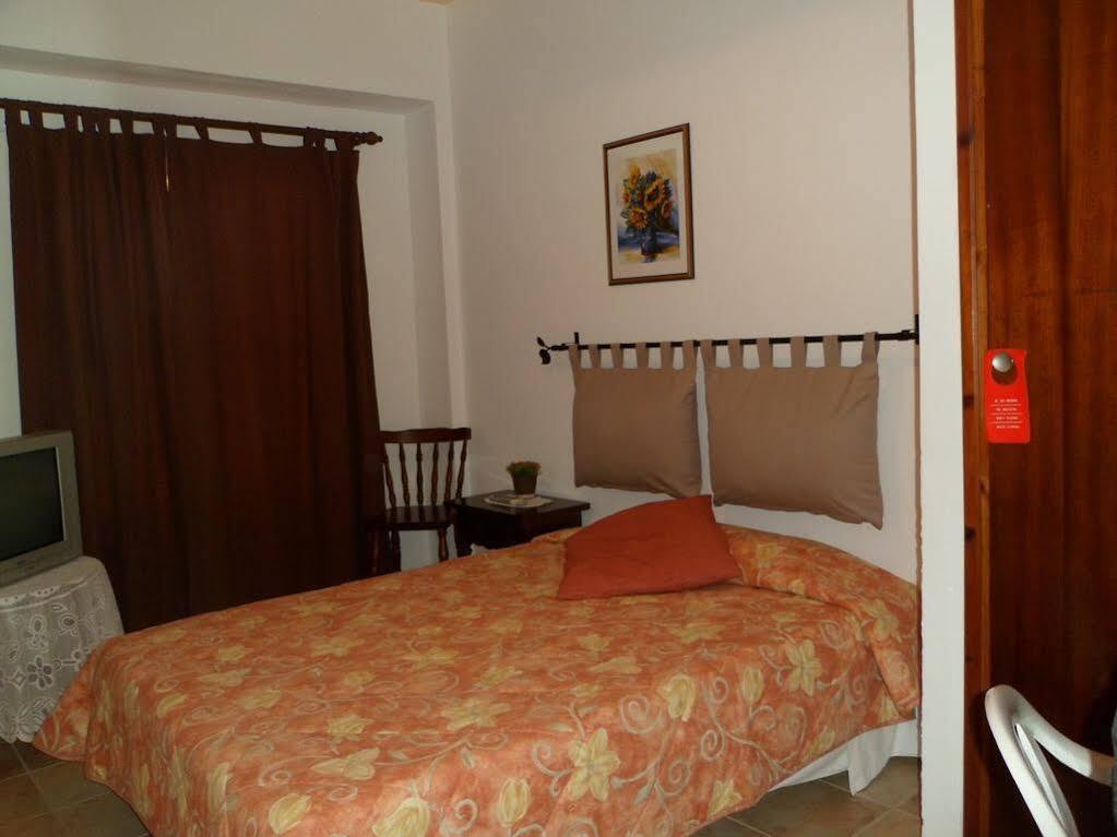 Hostal Yebisah Santa Eulária des Riu Exterior foto